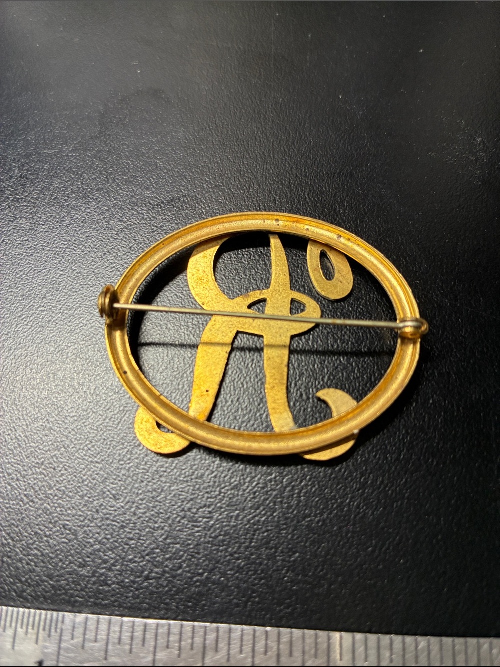Gold Initial R Monogram Brooch - Picture 5 of 7